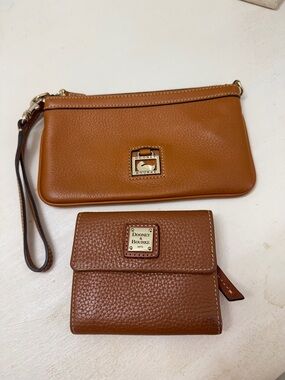 Like New Dooney & Bourke Pebble Leather Wristlet and Wallet - Caramel Brown
